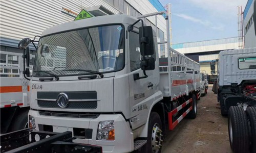 6.6米東風(fēng)天錦氣瓶運輸車 